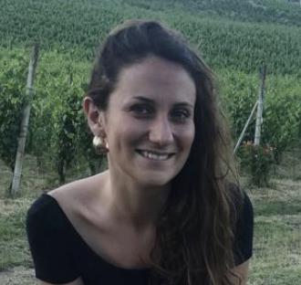 Docente di materie umanistiche.
Alterno la lezione frontale a momenti di confronto e interazione. Imposto il percorso di studio insieme allo studente, seguendo il suo stile di apprendimento e fissando chiari obiettivi da raggiungere. 
Ricorro a materiali 