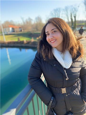 Ciao sono Miriam e sono una maestra di sostegno!
Lavoro presso tre scuole (asilo, elementari e medie).
Inoltre svolgo ripetizioni ad una ragazza in seconda media e una bimba in quarta elementare