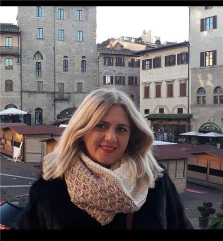 Insegnante impartisce lezioni private per scuola primaria, medie e superiori