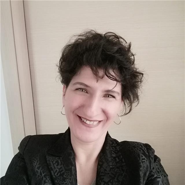 In psicomotricità ed esperto in dsa (disturbi specifici del apprendimento) offre servizio come insegnamento in psicologia, sostegno ai genitori.,potenziamento e sportello d'ascolto