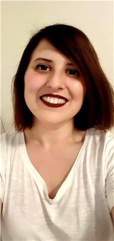 Profesional del marketing online y el diseño gráfico . polifacética, creativa y optimista, ,con más de 3 años de experiencia en el sector