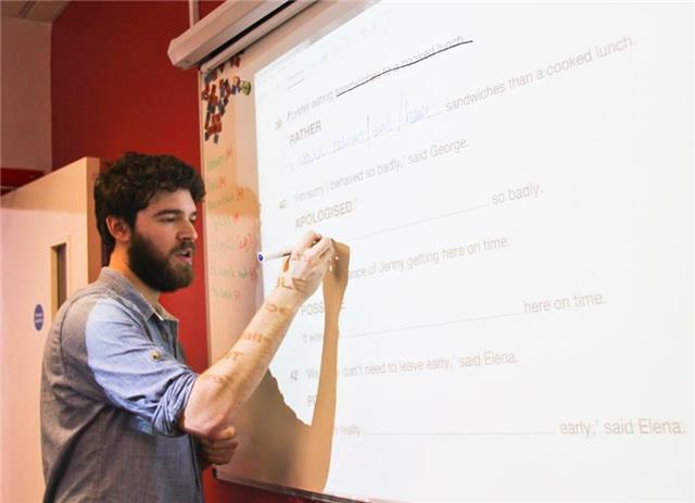 Profesor de inglés nativo. clases online. experto en preparación de exámenes b1, b2, y c1. mejora tu inglés conmigo!