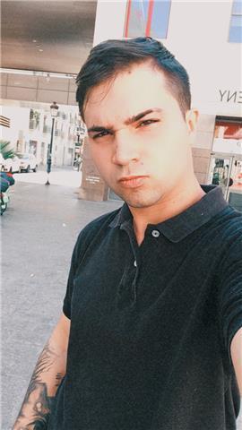 Profesor experimentado dando clases en centro para personas con discapacidad y con bastantes cursos de diseño realismo color cómic 3d y otros 
con ganas de transmitir mi aprendizaje y muy buen carácter 
imparto también clases de teoria en composición musi