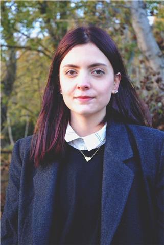 Studentessa al terzo anno di università propone ripetizioni e aiuto compiti in provincia di Siena