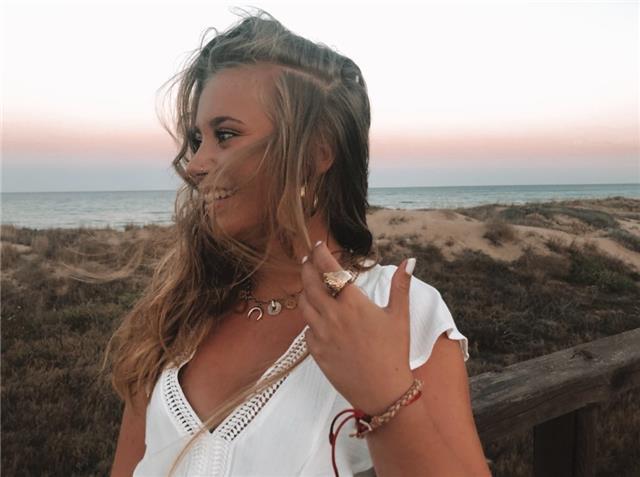 Estudiante de psicología ofrece clases de lengua castellana, inglés y dibujo artístico