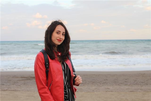 Studentessa universitaria impartisce ripetizioni per materie umanistiche come storia, italiano e le lingue, tra cui inglese, francese e spagnolo