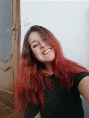 Studentessa al secondo anno di scienze della cominciazione offre lezioni di sociologia, diritto ed economia, letteratura, storia, inglese, scienze umane, storia del teatro, della danza e della musica