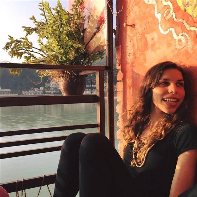 Clases yoga iyengar zona maresme. profesora certificada