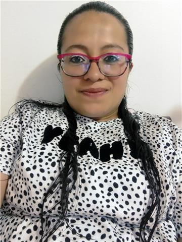 Profesora de matemáticas colombiana ofrece clases a niños y adolescentes