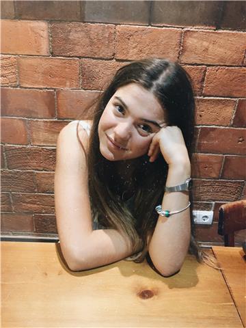 Estudiante universitaria para dar clases a niños de primaria, ESO y bachillerato