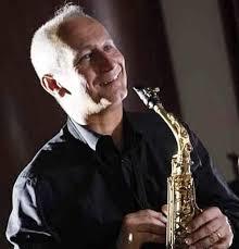 Disponibile per lezioni online di musica generale (teoria e solfeggio, armonia, arrangiamento o composizione) e di saxofono e clarinetto. Anche domicilio se in Torino e zone limitrofe