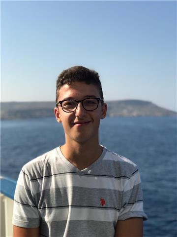 Professeur étudiant pour des élèves d'un niveau entre primaire à 1ère