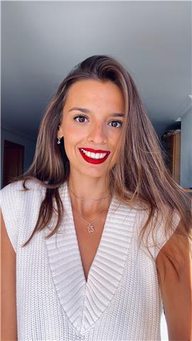 Maestra de Primaria, podría dar clases de la mayoría de asignaturas que se cursan en primaria. Además tengo la Capacitación/C1 de valenciano. Y un B1 de inglés (actualmente preparándome el B2)