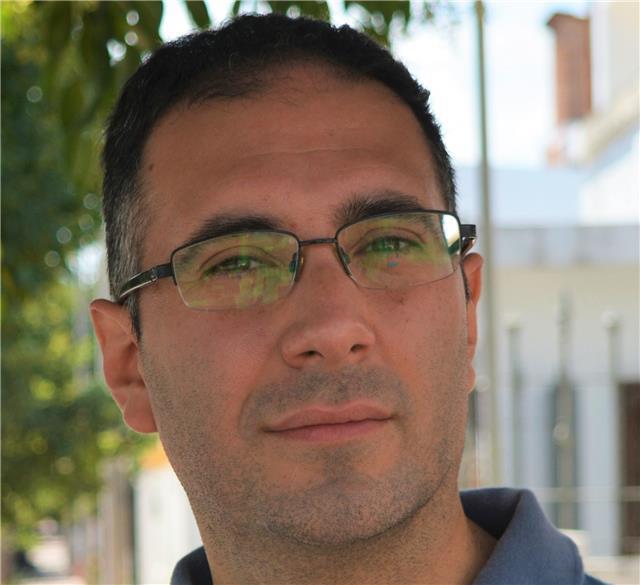 Profesor de Inglés con título universitario y más de 15 años de docencia