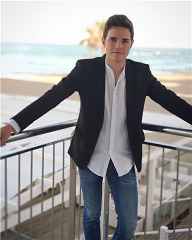 Pianista titulado y con experiencia en la enseñanza da clases de piano a domicilio en madrid