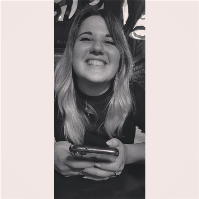 Mi chiamo sara, 
ho 24 anni e sto concludendo l'ultimo anno di università di psicologia.
da diverso tempo offro ripetizioni in svariate materie e aiuto compiti per i più piccoli