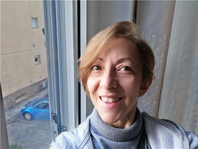 Insegno italiano (madre lingua) e inoltre ripetizioni e aiuto compiti in tutte le materie scolastiche a partire da matematica, scienze, geografia, inglese, francese)
Per età scolare elementari e scuole medie