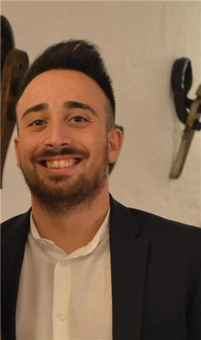 Laureato in economia e commercio