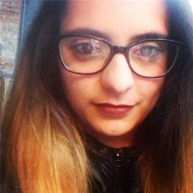 Ragazza diplomata al liceo delle scienze sociali, si offre per lezioni per bambini e ragazzi delle elementari e delle medie di qualunque materia e studenti del liceo soprattutto di materie umanistiche