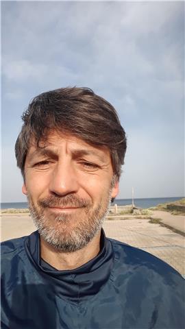 Insegnante di Filosofia e Storia con esperienza pluriennale in Formazione Professionale quale docente formatore nei corsi regionali dell'obbligo formativo, per le materie Italiano, Storia ed Ed. Civica.
Esperienza anche nell'insegnamento domiciliare anche