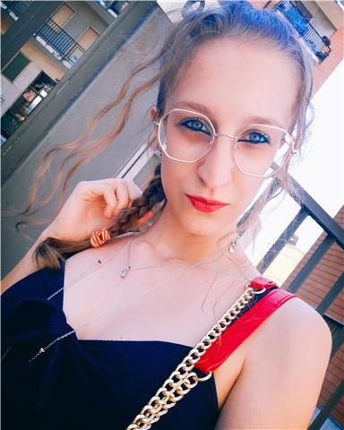 Ragazza laureanda in scienze e tecniche psicologiche offre ripetizioni per francese, inglese, italiano e altre materie