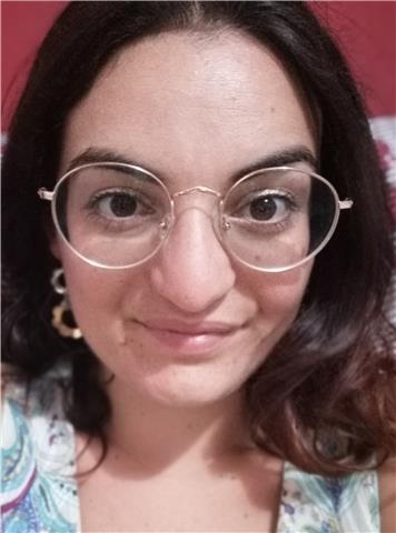 Laureata impartisce ripetizioni di italiano, storia, geografia, matematica (medie) e lingue