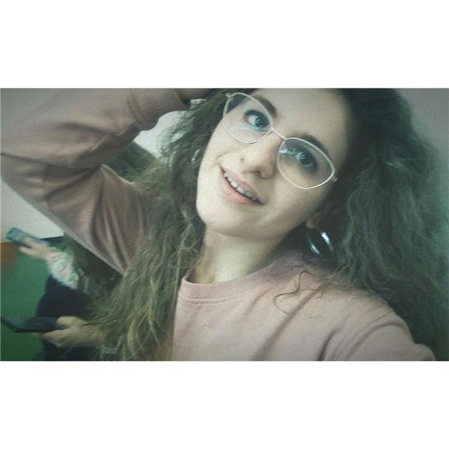 Salve , mi chiamo Alessia e ho 17 anni e potrei insegnare ai vostri figli delle materie che hanno delle lagune come italiano, matematica, geografia,storia , diritto, spagnolo, storia dell'arte