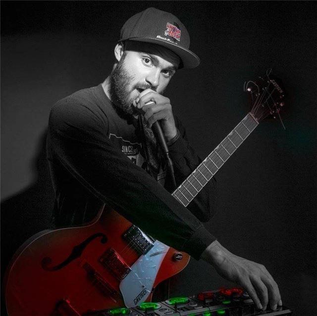 Doy clases de guitarra electrica y acustica en malaga