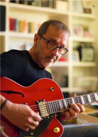 CLASES PARTICULARES DE INICIACIÓN A LA GUITARRA (ACÚSTICA, ESPAÑOLA, ELÉCTRICA)