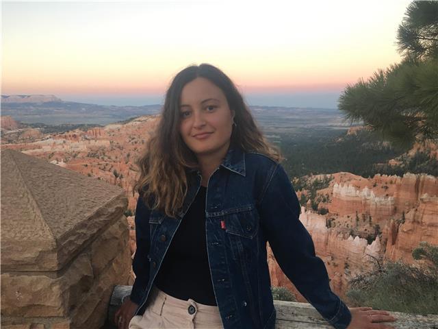 Sono Alice. Insegnate certificata CELTA disponibile per lezioni di inglese di persona e/o online (via zoom)