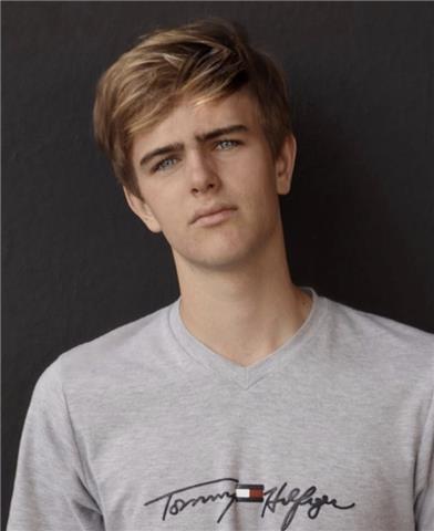 Generalmente doy clase de matemáticas y de alemán a niños del colegio antiguo. soy de esplugues y puedo desplazarme en mi zona y dar clases online también. estudio en la abat oliva administración y dirección de empresas