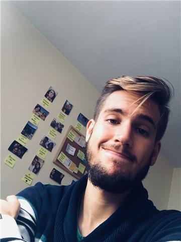 Estudiante universitario dispuesto a dar clases a alumnos de primaria y eso