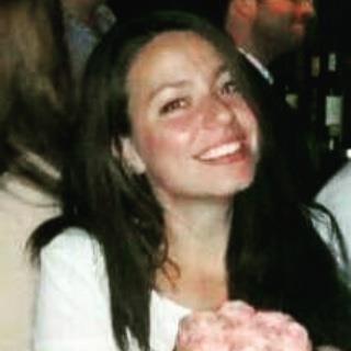 Ciao sono Mariarca! 
Offro lezioni d' inglese private per adulti e offro lezioni d' inglese anche guidate per bambini ed adulti. 
Le lezioni possono essere 
A1, A2
B1, B2 
C1, C2