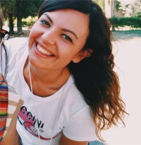 insegnante madrelingua italiana impartisce ripetizioni di latino, inglese spagnolo, e materie umanistiche