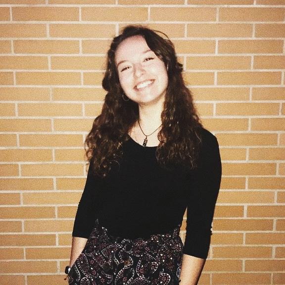 Doy clases particulares tanto de castellano y valenciano. actualmente estoy estudiando artes plásticas y puedo dar clases de dibujo. trucos de organi