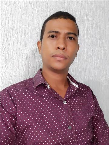 Profesor de informática dirigido a niños y jovenes