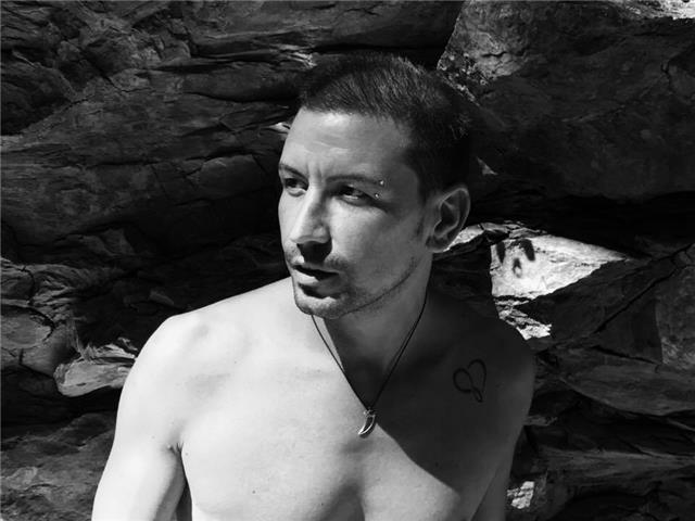 istruttore di nuoto con esperienza e regolare brevetto