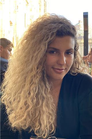 Studentessa di economia offre lezioni di matematica (anche online)