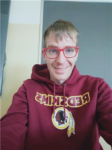 Enseño educacion musical en la escuela secundaria y tambien los instrumientos como: bateria, saxofon, flauta y fagotto. aunque soy profesor de apoyo educativo especializado .
tengo varios master de enseñanza y cursos universitarios