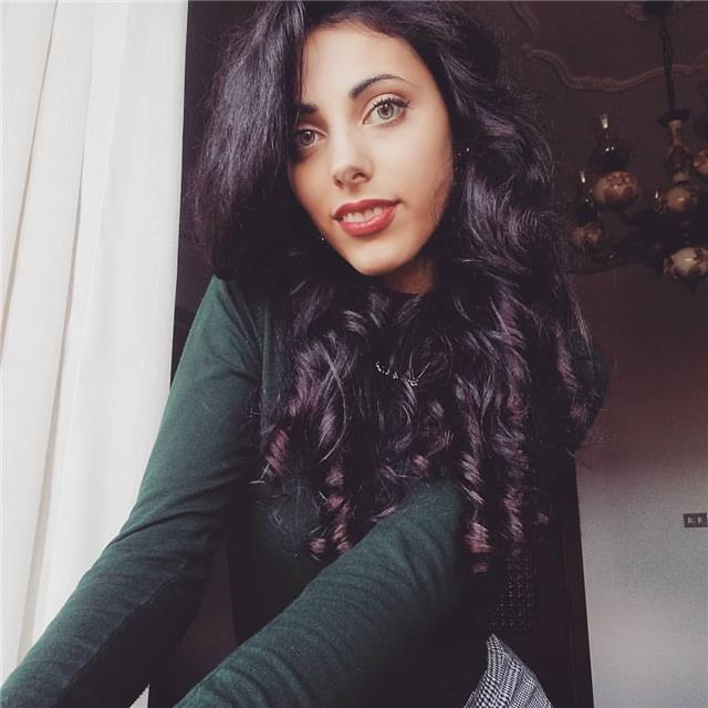 Insegnante di francese e spagnolo per ragazzi e adulti impartisce lezioni private online