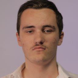 Etudiant qui donne cours de maths et d'informatique
