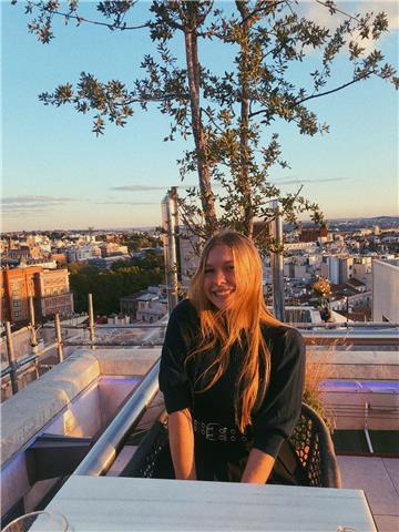 Me defino una persona muy paciente y tranquila. me gusta ver el proceso de la gente al entender los conceptos. puedo dar el nivel de 4to de la eso hasta segundo de bachillerato