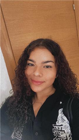 El inglés es mi lenguaje nativo tanto como el castellano pero siempre me identifico mas con inglés aunque haya nacido en Centroamérica, ayudaría a repartir clases para poder ayudar a adultos, jóvenes incluso niños a que aprendan a formar conversaciones, p