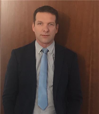 Laureato in Scienze politiche Internazionali