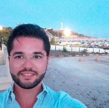 Sono un ingegnere e se hai bisogno di aiuto in materie come matematica fisica o informatica puoi rivolgerti a me!