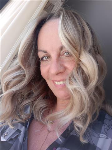 Sono una laureata in Farmacia e Scienze dell'alimentazione, mi piace studiare ed insegnare le materie che amo e mi piace fare amare le materie ai ragazzi