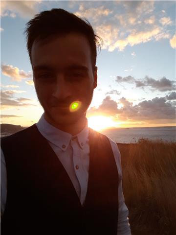 Profesor trilingüe (castellano, francés, ingles) de matemáticas, física e idiomas así como de materias más generales para cursos de la eso e inferiores