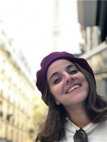 Laureata in mediazione linguistica offre ripetizioni per materie liceali e medie. ottima conoscenza inglese e materie umanistiche. conoscenze medie materie matematiche/fisiche