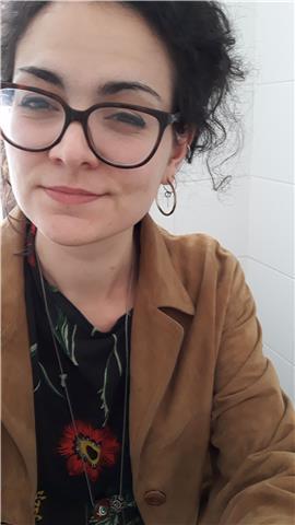 Laureata in lettere con lode offre lezioni di italiano, latino, inglese e materie umanistiche