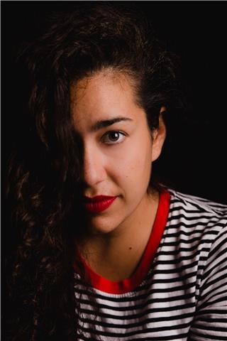 DIY de fotografía de  andar por casa ! Aprende a captar imágenes sorprendentes con trucos fáciles y materiales caseros. Clases online de 1 hora dónde poner en práctica conocimientos fotográficos con tu móvil o cámara